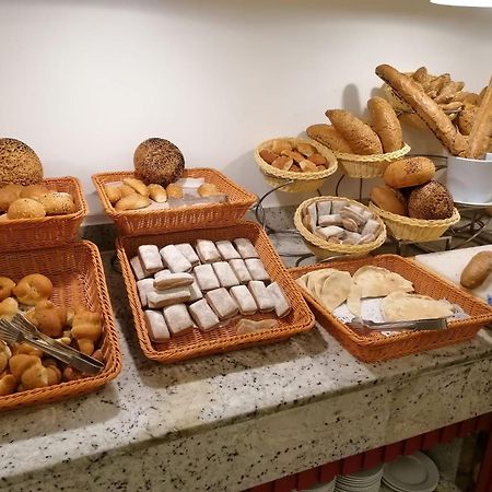 Hotel Apartments Villaggio Dei Fiori 4 Stars Luxury - Great Family Resort - Pet Friendly - With Hypermarket - Delivery Restaurant-Pizzeria - Room Breakfast With Supplement - Ultra Fast Wi-Fi - Play Area For Children - Olympic Swimming Pool - Parking Caorle Dış mekan fotoğraf