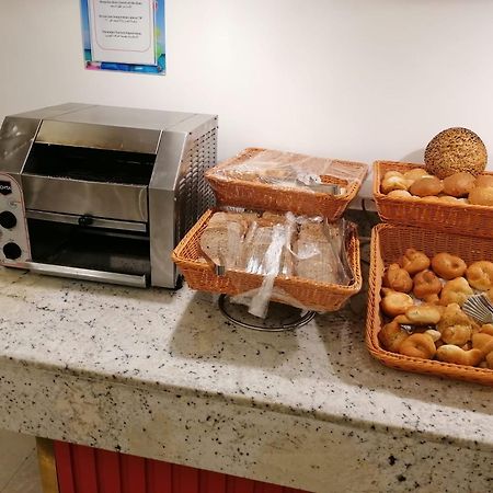 Hotel Apartments Villaggio Dei Fiori 4 Stars Luxury - Great Family Resort - Pet Friendly - With Hypermarket - Delivery Restaurant-Pizzeria - Room Breakfast With Supplement - Ultra Fast Wi-Fi - Play Area For Children - Olympic Swimming Pool - Parking Caorle Dış mekan fotoğraf