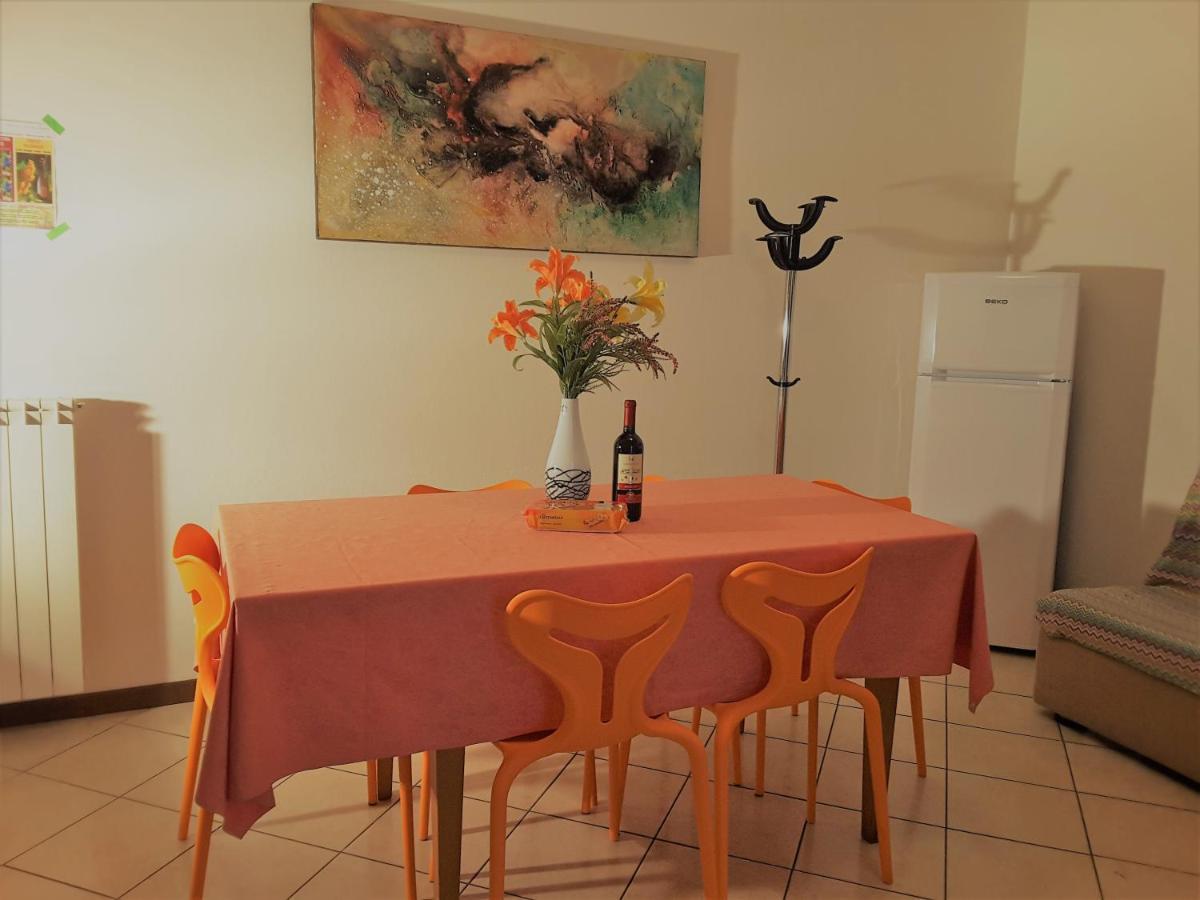 Hotel Apartments Villaggio Dei Fiori 4 Stars Luxury - Great Family Resort - Pet Friendly - With Hypermarket - Delivery Restaurant-Pizzeria - Room Breakfast With Supplement - Ultra Fast Wi-Fi - Play Area For Children - Olympic Swimming Pool - Parking Caorle Dış mekan fotoğraf