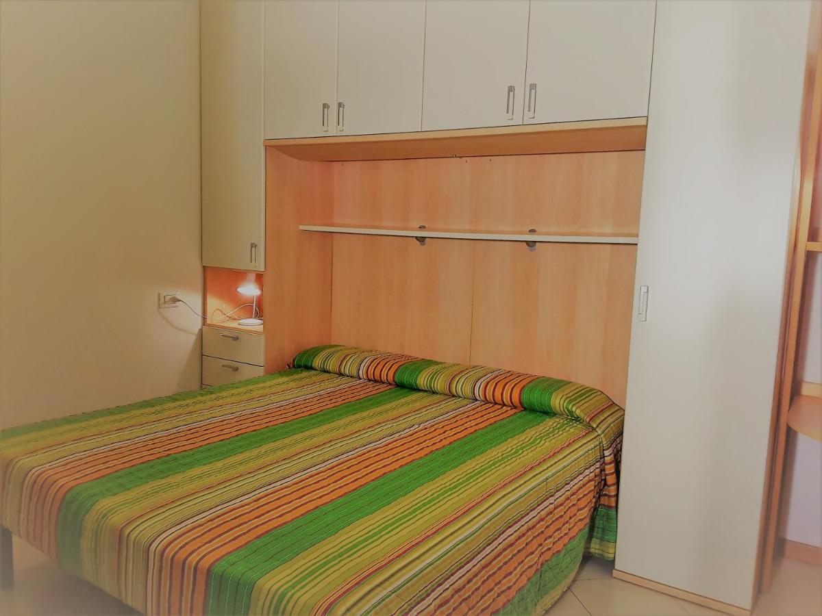 Hotel Apartments Villaggio Dei Fiori 4 Stars Luxury - Great Family Resort - Pet Friendly - With Hypermarket - Delivery Restaurant-Pizzeria - Room Breakfast With Supplement - Ultra Fast Wi-Fi - Play Area For Children - Olympic Swimming Pool - Parking Caorle Dış mekan fotoğraf