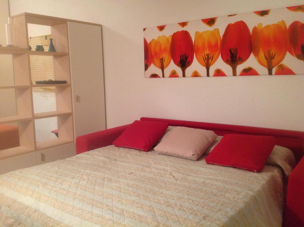 Hotel Apartments Villaggio Dei Fiori 4 Stars Luxury - Great Family Resort - Pet Friendly - With Hypermarket - Delivery Restaurant-Pizzeria - Room Breakfast With Supplement - Ultra Fast Wi-Fi - Play Area For Children - Olympic Swimming Pool - Parking Caorle Dış mekan fotoğraf