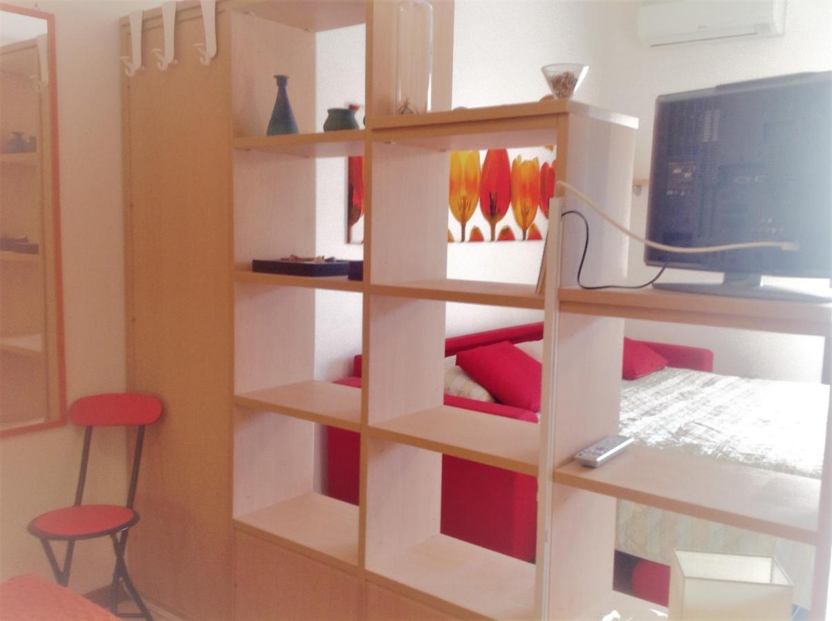 Hotel Apartments Villaggio Dei Fiori 4 Stars Luxury - Great Family Resort - Pet Friendly - With Hypermarket - Delivery Restaurant-Pizzeria - Room Breakfast With Supplement - Ultra Fast Wi-Fi - Play Area For Children - Olympic Swimming Pool - Parking Caorle Dış mekan fotoğraf