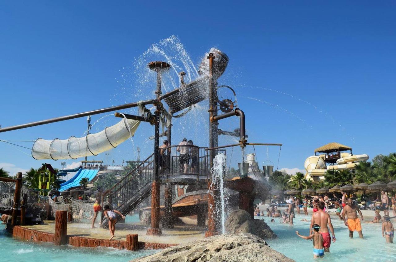 Hotel Apartments Villaggio Dei Fiori 4 Stars Luxury - Great Family Resort - Pet Friendly - With Hypermarket - Delivery Restaurant-Pizzeria - Room Breakfast With Supplement - Ultra Fast Wi-Fi - Play Area For Children - Olympic Swimming Pool - Parking Caorle Dış mekan fotoğraf