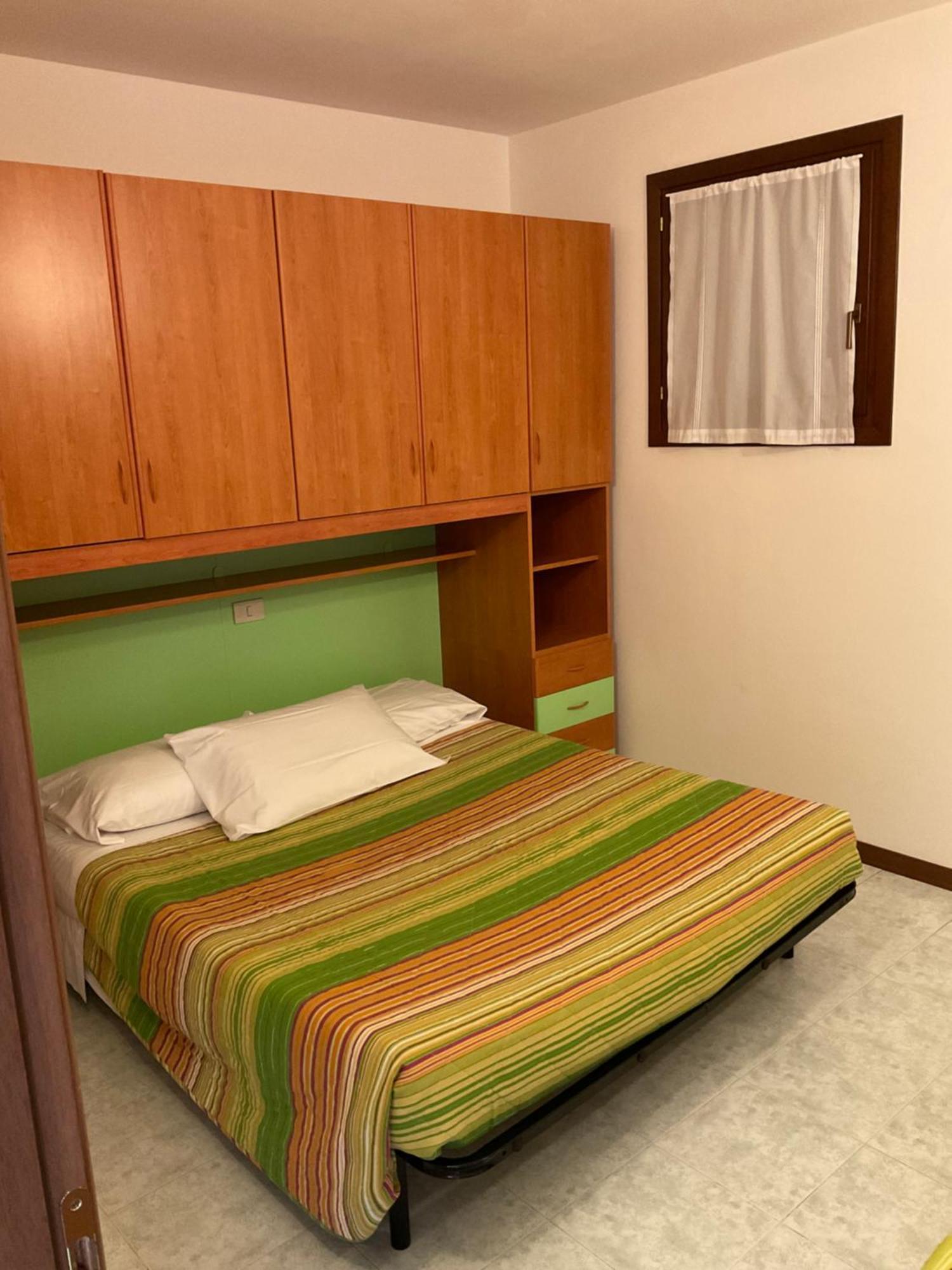 Hotel Apartments Villaggio Dei Fiori 4 Stars Luxury - Great Family Resort - Pet Friendly - With Hypermarket - Delivery Restaurant-Pizzeria - Room Breakfast With Supplement - Ultra Fast Wi-Fi - Play Area For Children - Olympic Swimming Pool - Parking Caorle Dış mekan fotoğraf