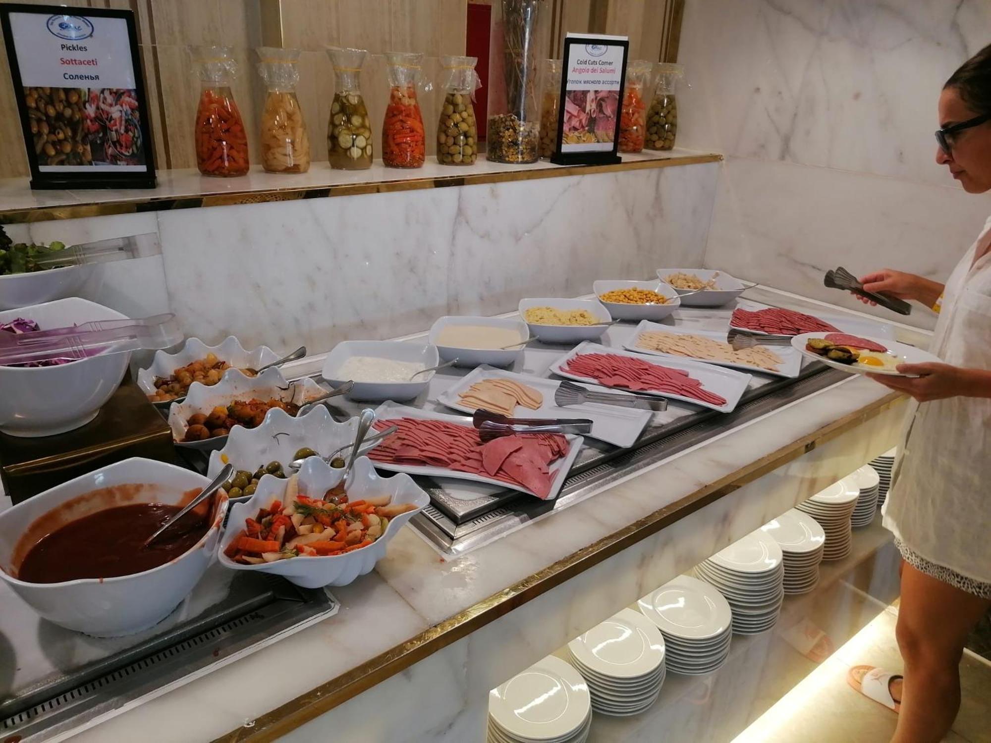 Hotel Apartments Villaggio Dei Fiori 4 Stars Luxury - Great Family Resort - Pet Friendly - With Hypermarket - Delivery Restaurant-Pizzeria - Room Breakfast With Supplement - Ultra Fast Wi-Fi - Play Area For Children - Olympic Swimming Pool - Parking Caorle Dış mekan fotoğraf