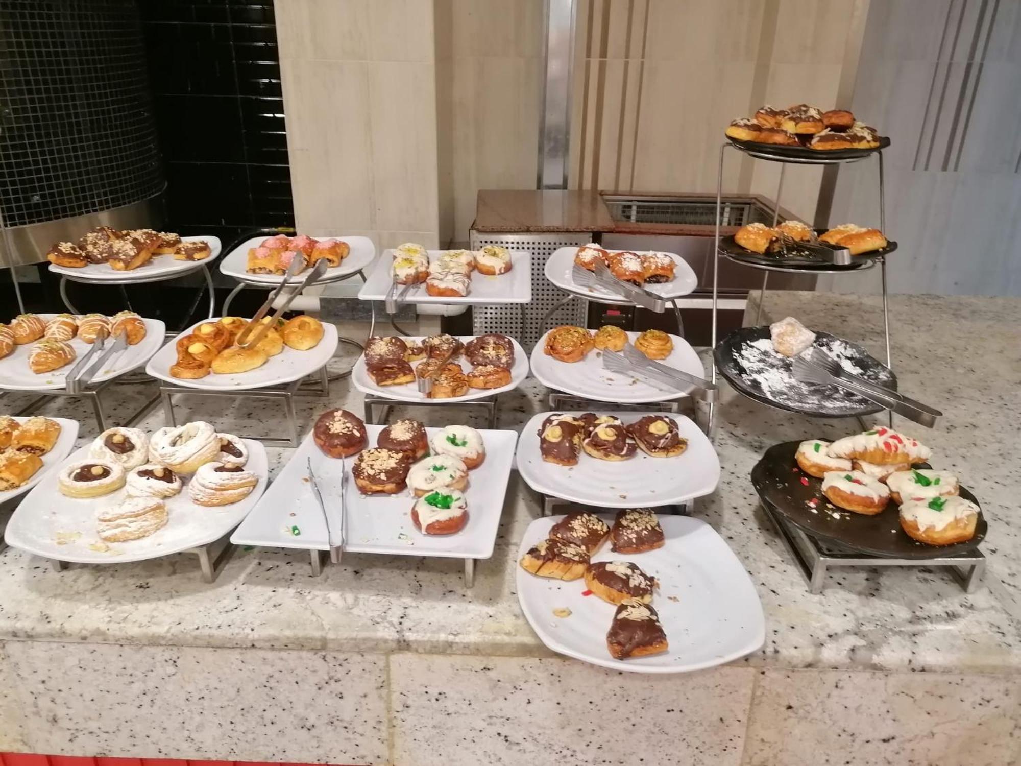 Hotel Apartments Villaggio Dei Fiori 4 Stars Luxury - Great Family Resort - Pet Friendly - With Hypermarket - Delivery Restaurant-Pizzeria - Room Breakfast With Supplement - Ultra Fast Wi-Fi - Play Area For Children - Olympic Swimming Pool - Parking Caorle Dış mekan fotoğraf