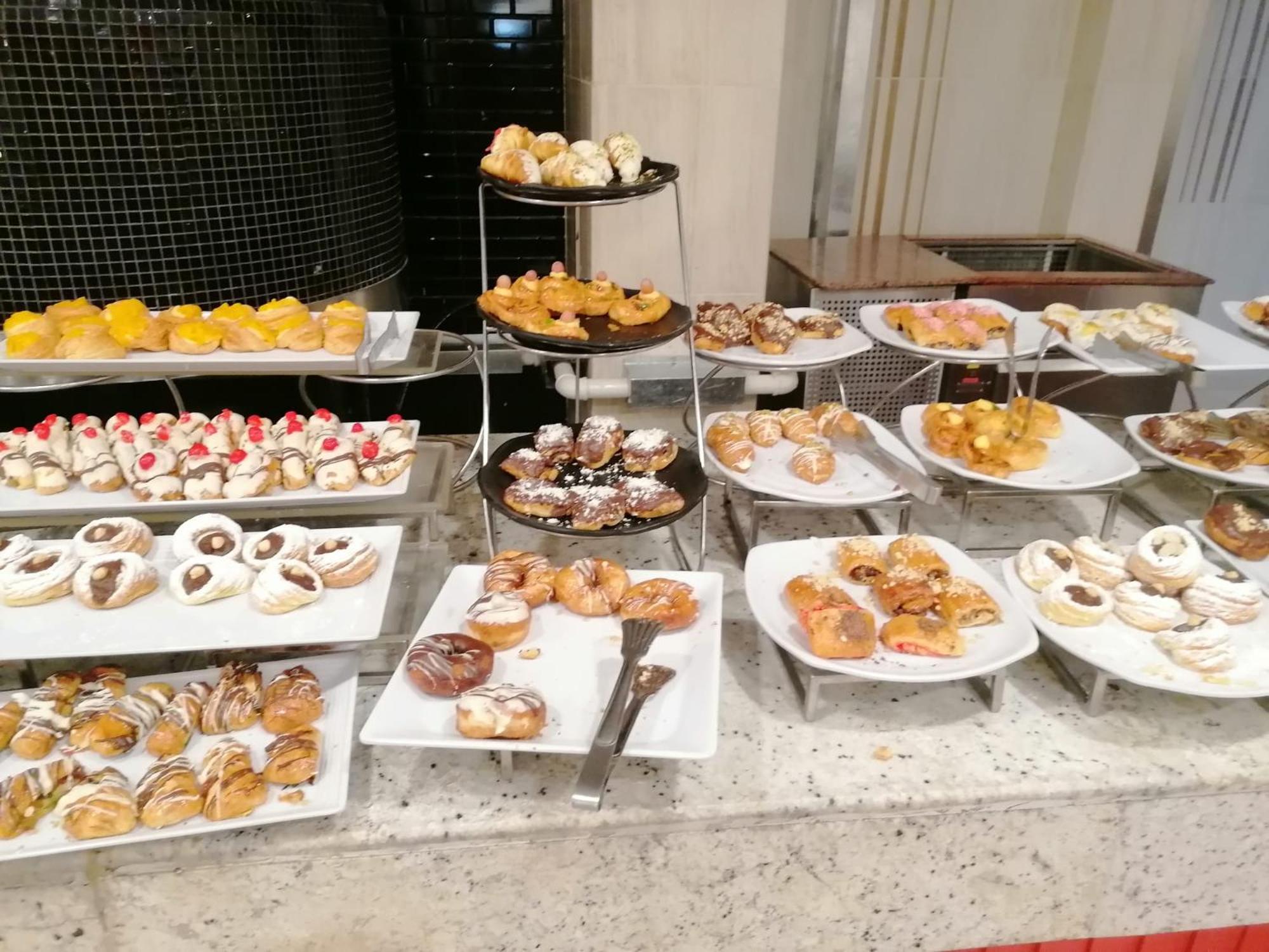 Hotel Apartments Villaggio Dei Fiori 4 Stars Luxury - Great Family Resort - Pet Friendly - With Hypermarket - Delivery Restaurant-Pizzeria - Room Breakfast With Supplement - Ultra Fast Wi-Fi - Play Area For Children - Olympic Swimming Pool - Parking Caorle Dış mekan fotoğraf
