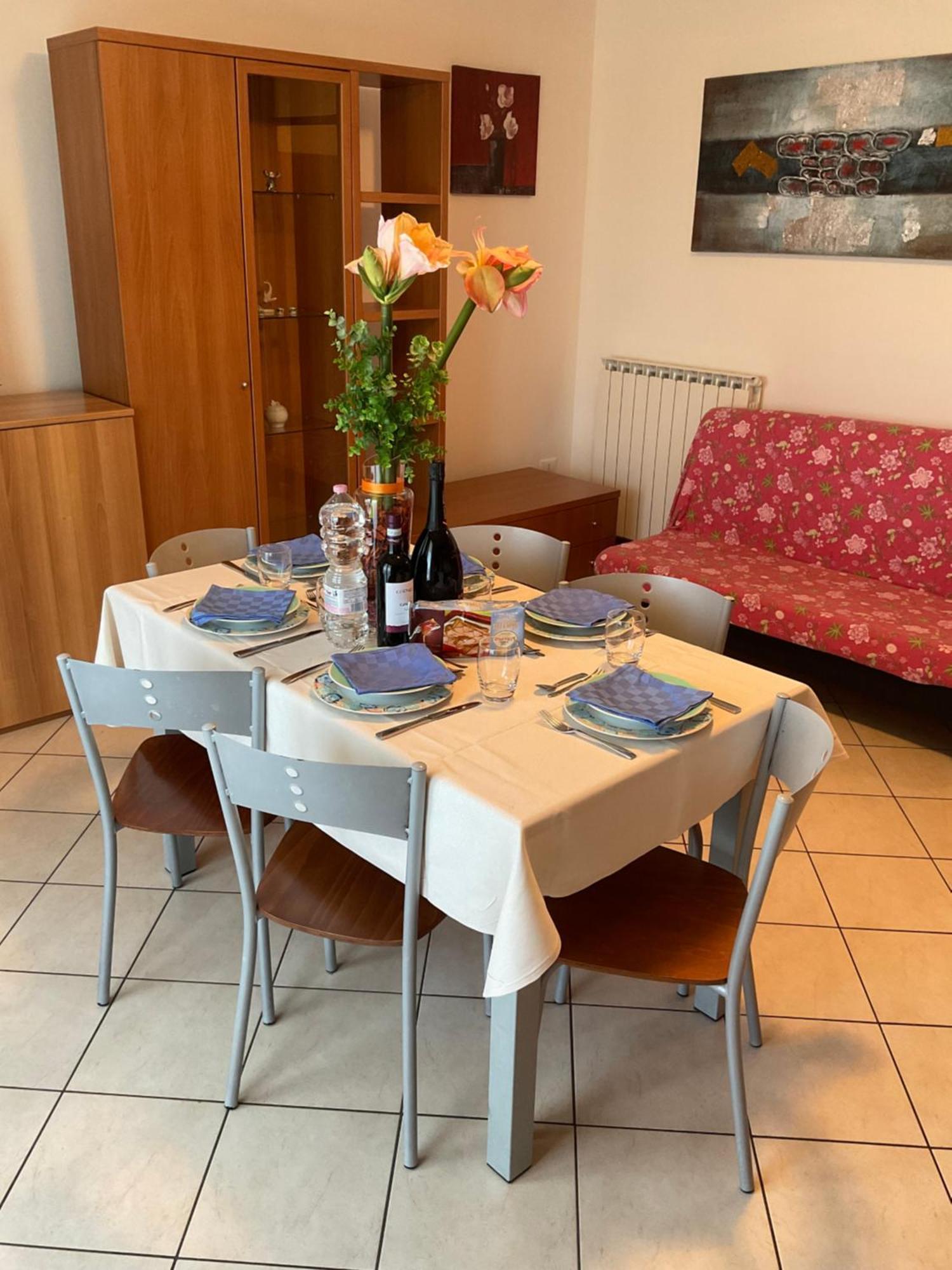 Hotel Apartments Villaggio Dei Fiori 4 Stars Luxury - Great Family Resort - Pet Friendly - With Hypermarket - Delivery Restaurant-Pizzeria - Room Breakfast With Supplement - Ultra Fast Wi-Fi - Play Area For Children - Olympic Swimming Pool - Parking Caorle Dış mekan fotoğraf