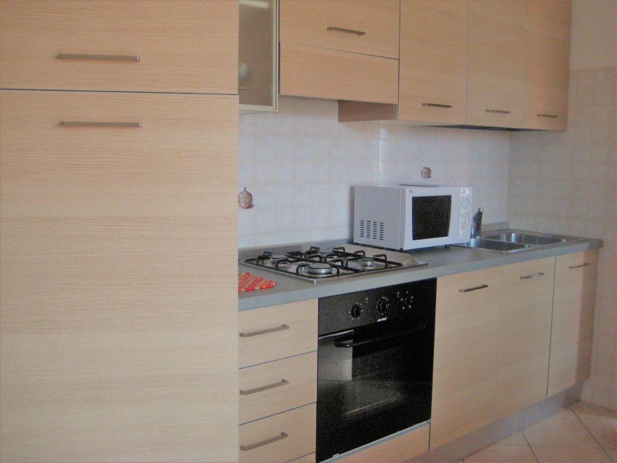 Hotel Apartments Villaggio Dei Fiori 4 Stars Luxury - Great Family Resort - Pet Friendly - With Hypermarket - Delivery Restaurant-Pizzeria - Room Breakfast With Supplement - Ultra Fast Wi-Fi - Play Area For Children - Olympic Swimming Pool - Parking Caorle Dış mekan fotoğraf